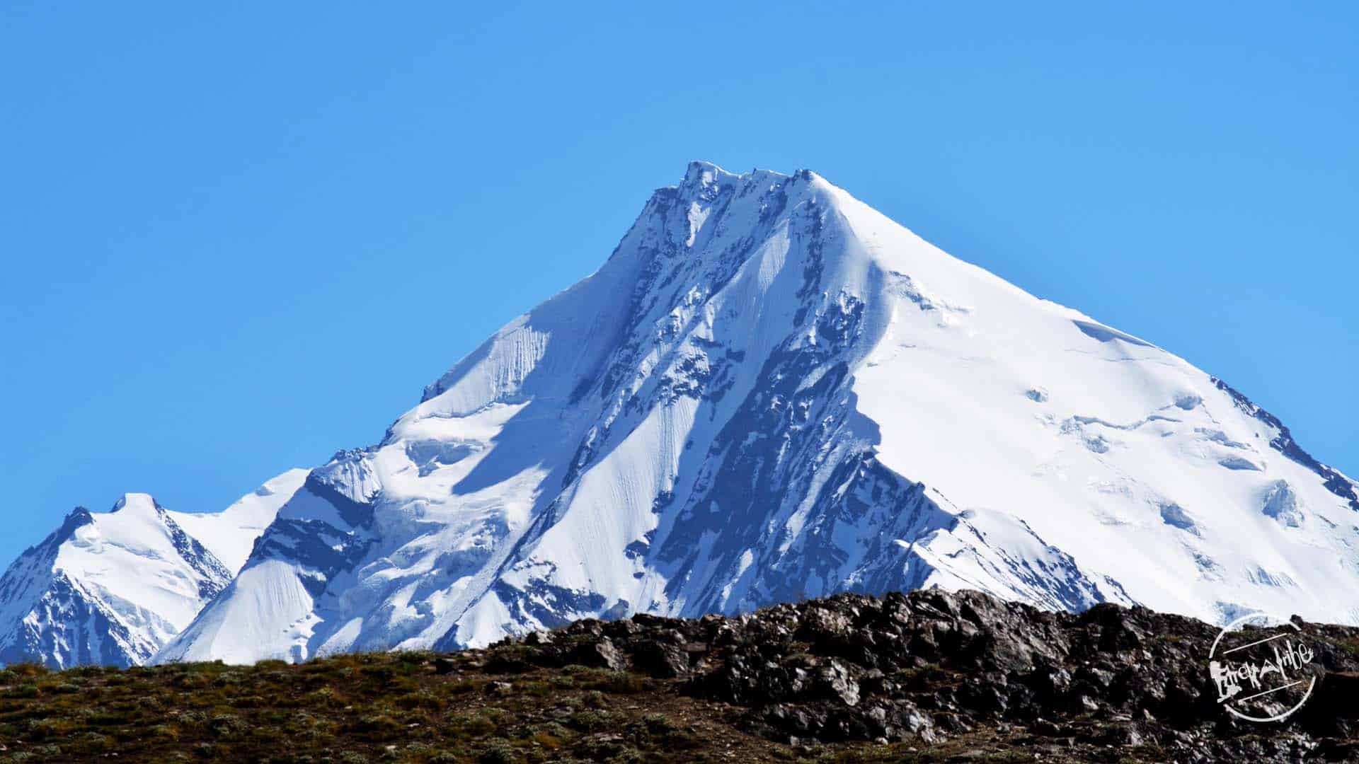 Beautiful view of himalayan peaks from Chandratal Lake