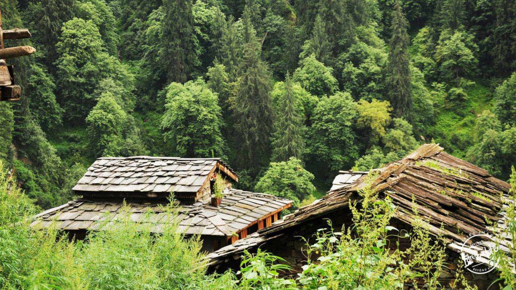 Nakthan Village en-route kheerganga trek